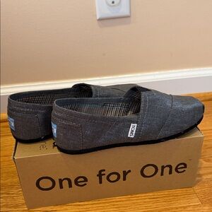 TOMS Women's Gray Slip-On Flats